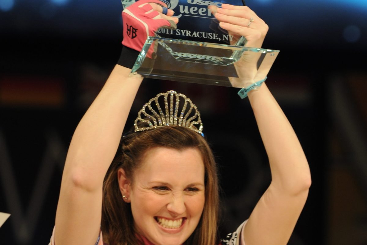 Queens trophy and tiara